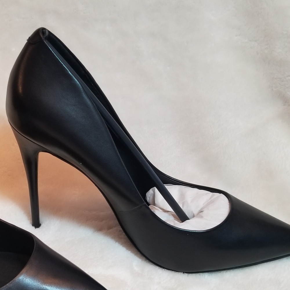 New in box Steve Madden Daisie Black Stiletto
